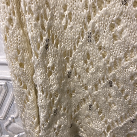 ❤️Valentines Winter white crocheted sweater - Picture 7 of 8